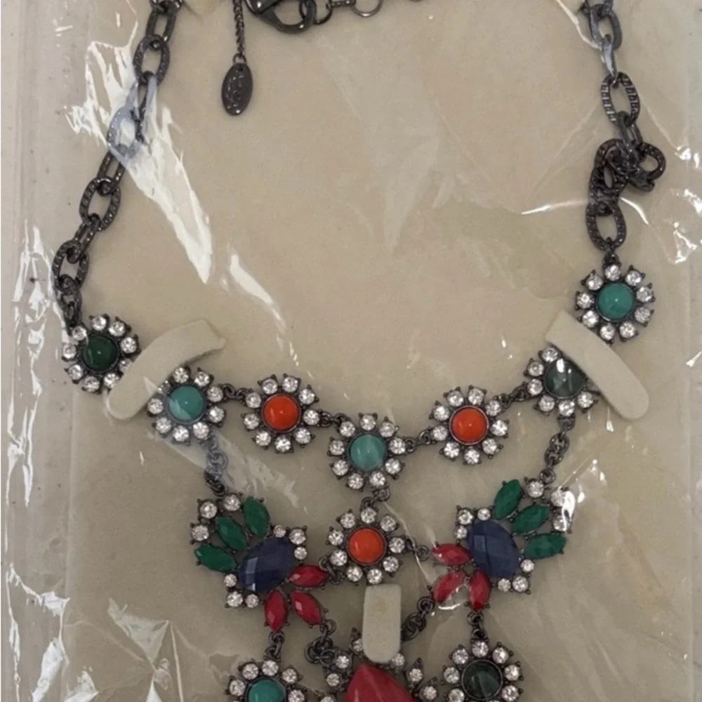 🇮🇳🥻NWT Amrita Singh Intricate Indian Style Vibrant Gemstone Statement Necklace - Picture 3 of 5